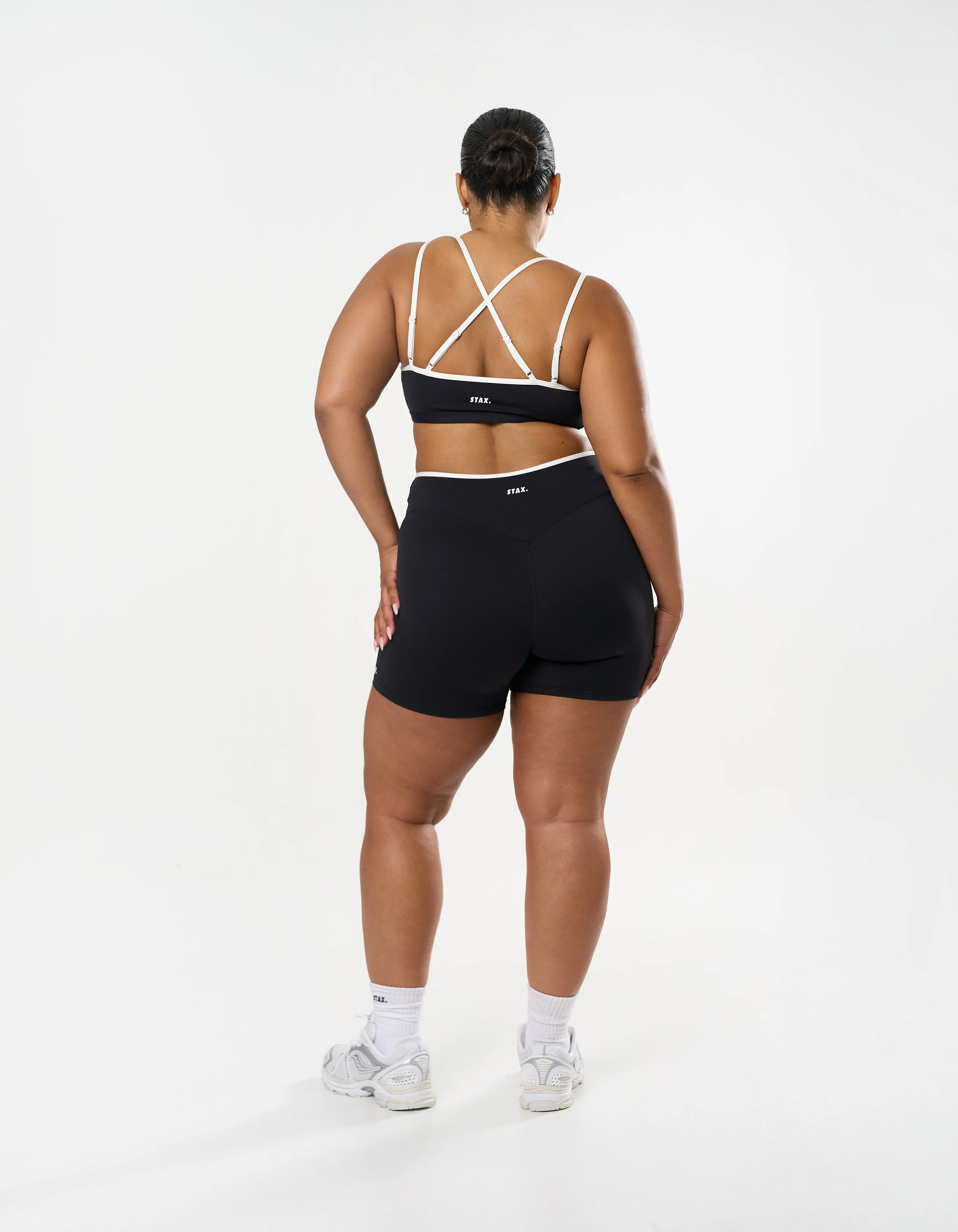 Double Strap Crop Airlyte - Liquorice - Image 6