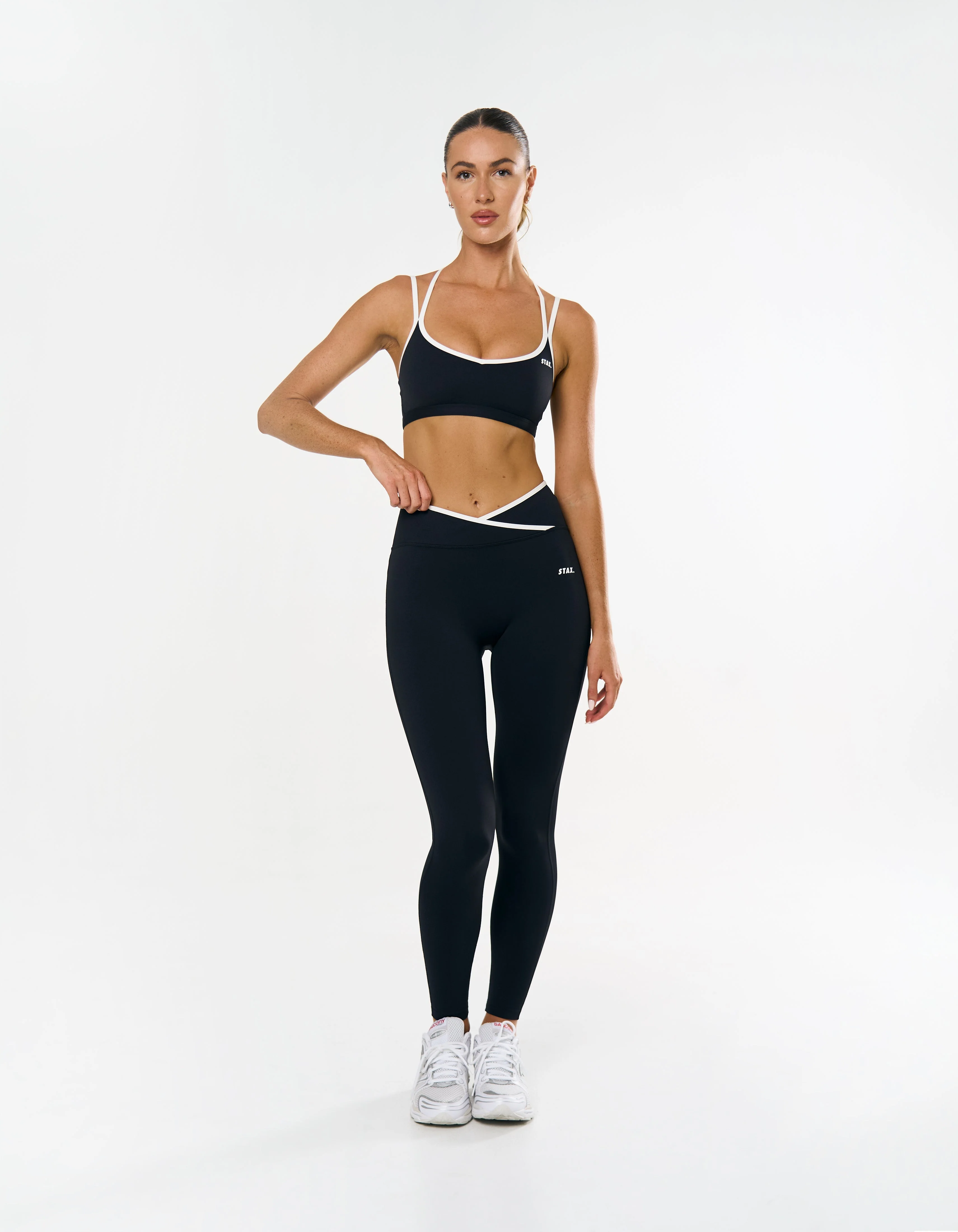 Double Strap Crop Airlyte - Liquorice - Image 9